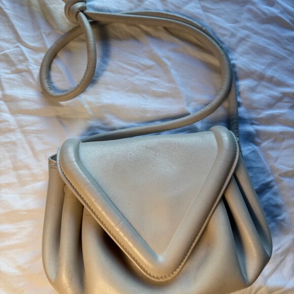 Bottega Veneta  Lambskin Small Beak Triangle Flap Shoulder Bag Chalk - Picture 4 of 6